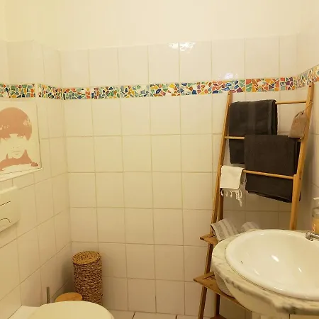 Centre 100 M Du Port Place Parking *